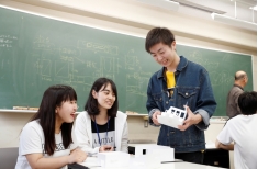 学生の様子同じ業界を志す仲間同士、切磋琢磨しあっています！お互いが刺激を与えあってぐんぐん力を伸ばしています☆