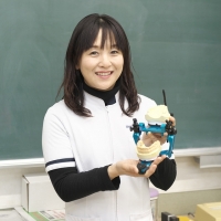 石田　真里