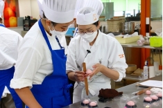 和菓子も専任の教員がしっかりサポート！【スイーツ科】