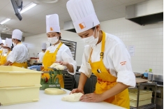 基本を丁寧に！技術、知識を身に付ける！【製パン本科】