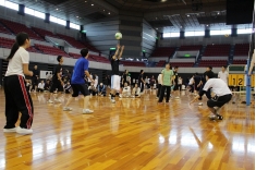 全校でクラス対抗スポーツ大会