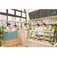 学校の１階は本格的なカフェ仕様！