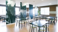 学生ホール休み時間や昼食時に学生たちが集うフリースペース。ジュースやヌードルの自動販売機も備えているのがうれしい。そのほか最新の美容雑誌をラインナップしたマガジンコーナーもあり。