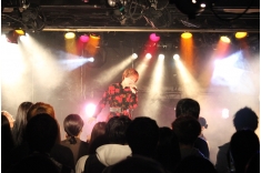 新入生を歓迎する「ウェルカムパーティ」　在校生アーティストによる演出