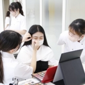 国際理容美容専門学校 【ビューティアーティスト科】夕方のプチ技術体験