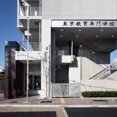 駅から近い、併設の幼稚園がある。