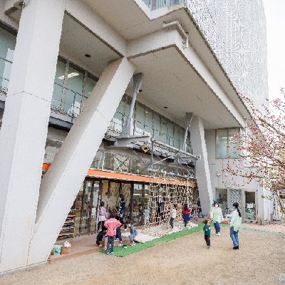 １階に『目白幼稚園』を併設