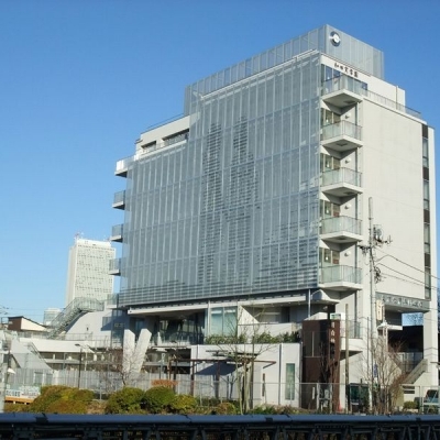 『目白駅徒歩１分』の、駅から近い校舎