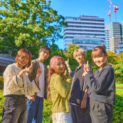 伝統あるハリウッド美容専門大学校の多くの特色や信頼！