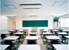 教室一般授業を少人数制で行い、学生の集中力を高めます。
