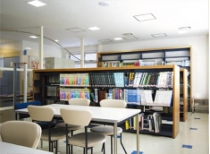 図書室建築・医療に関する様々なテキスト、参考書、専門誌が揃っています。