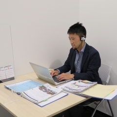 国家資格保持のスタッフが個別相談で学生の就職活動を支援