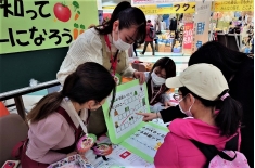 食育推進キャンペーン(ポートタウンショッピングセンター)【管理栄養学科】