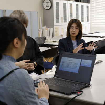 徹底した少人数制教育のもと「教員採用試験対策・公務員試験対策・資格取得」＋「就職」を前面サポート