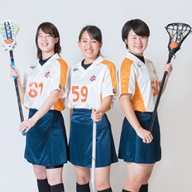 甲南女子大学にはたくさんのクラブ・同好会があります。学科や学年の垣根を超えて仲間とともに、目標に向かってかけがえのない時間を過ごしましょう。