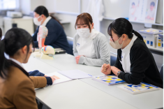 【2025年度のオープンキャンパスの様子をご紹介します！】言語聴覚療法学科ではパズル体験を実施。参加された方は初めての体験に苦戦しながらも、楽しんでくださいました☆彡