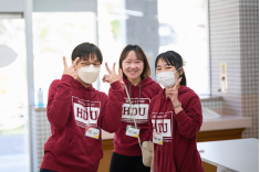 【2025年度のオープンキャンパスの様子をご紹介します！】今年度の学生スタッフ（COLORS）は、オリジナルパーカーを着て皆様をお待ちしてます！ぜひ当日チェックしてみてね☆彡