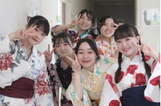 浴衣DAY♪ナリビの夏の一大イベントです！みんなで浴衣を着て楽しみます！かき氷、ワッフル、パフェ、ポップコーンやさんや、お化け屋敷にヨーヨー釣りなどなど…！クラスごとに出し物を企画しています！