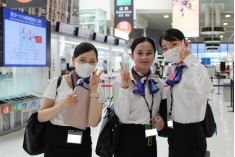 成田空港見学！目標とする場所を実際に目で見て、就職活動に備えます。施設や設備はもちろん、働いているスタッフの方の表情や所作を見学するのも勉強になります！