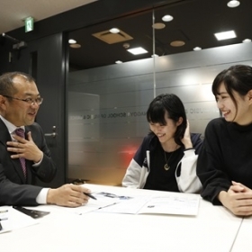 NSMは専攻ごとにクラスを設け、入学から卒業まで担任となるスタッフがいます。カリキュラムのことから、日常生活、進路など、あなたを全力でサポートする心強い味方です！