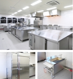 シャルキュトゥリー製造室(食肉加工品製造室）食肉加工技術の基本と応用を学び、安心・安全で健康を考えた出来たての美味しさを味わいます。