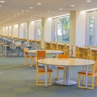 図書館は長期滞在型の造りになっています