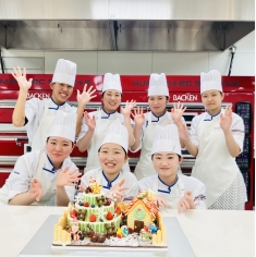 【製菓製パン本科】学内クリスマスケーキコンテスト