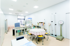 模擬保健室養護教諭を目指している学生のため、保健室を再現しました。模擬実習に活用されています。