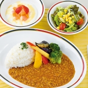 織田調理師専門学校 給食作り体験（小学校のカレーライス）