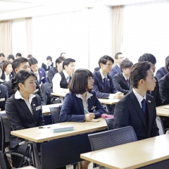 8年連続希望者就職率100％