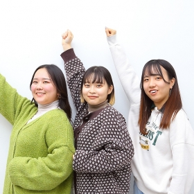 【Instagram】 @kid_official_cdc普段なかなか見られない授業の様子や学生作品紹介などhttps://www.instagram.com/kid_official_cdc?utm_source=qr【Twitter】 @kid_pocket京芸デ公式キャラクターポケットくんがつぶやくhttps://twitter.com/kid_pocket【Youtube】 京都芸術デザイン専門学校 公式チャンネル学生のぶっちゃけインタビューや施設紹介などhttps://www.youtube.com/channel/UCOFJ1zq1GCYJ7_ynC5wmIgQ【LINE】イベントや入試情報など、便利な情報が手に入るhttps://lin.ee/mgxPt798SNSで、パンフレットには載っていないリアルな情報を集めてみませんか?ぜひ、お気軽にフォローしてくださいね!